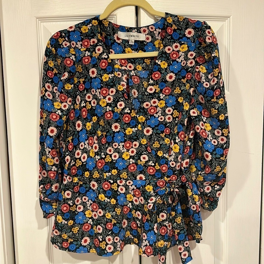 Lily White blouse Large